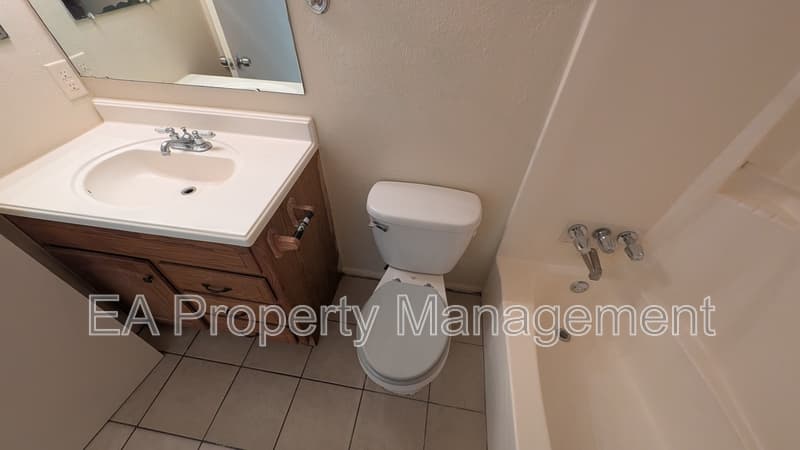 Albuquerque House: 812 Chelwood Park Blvd NEUnit D