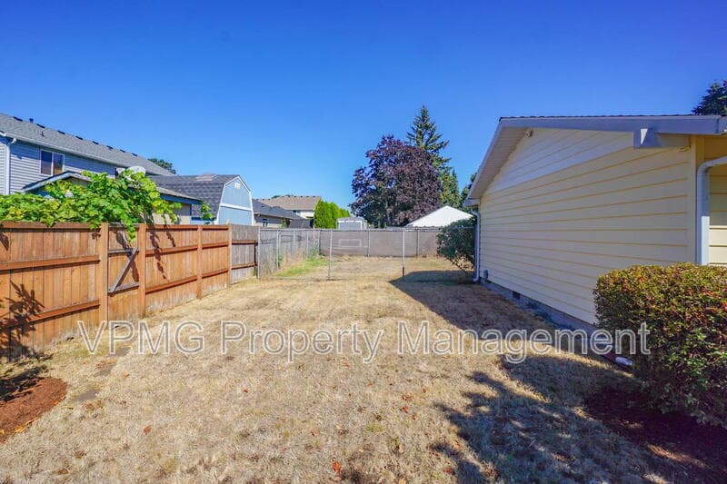 Vancouver House: 8718 Northeast 95th Street