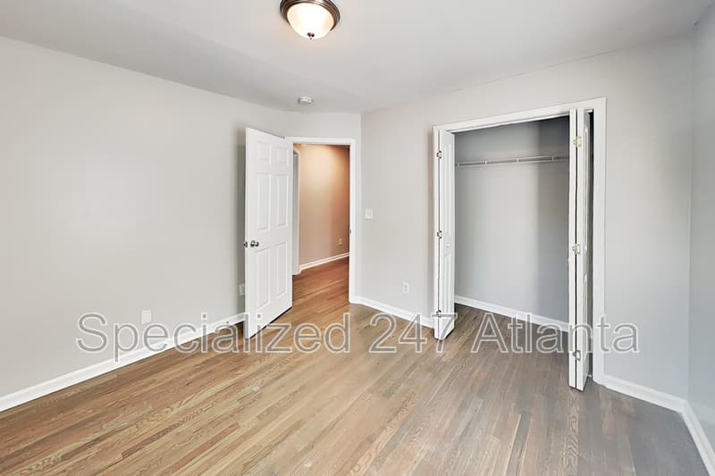 Atlanta House: 54 Hatcher Ave SW