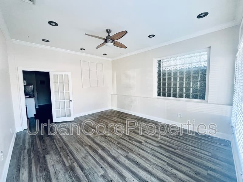 St. Petersburg House: 236 4th St N