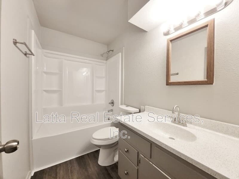 Higginsville Condo: 405 W 30th St