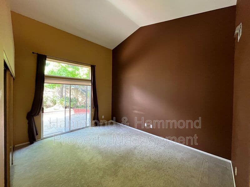 Simi Valley House: 634 Twin Peaks Ave.