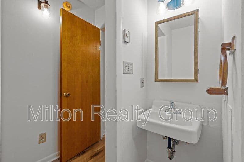 Lillington Condo: 16 Parkwood Circle B