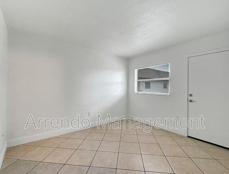 Miami House: 8475 SW 94th St