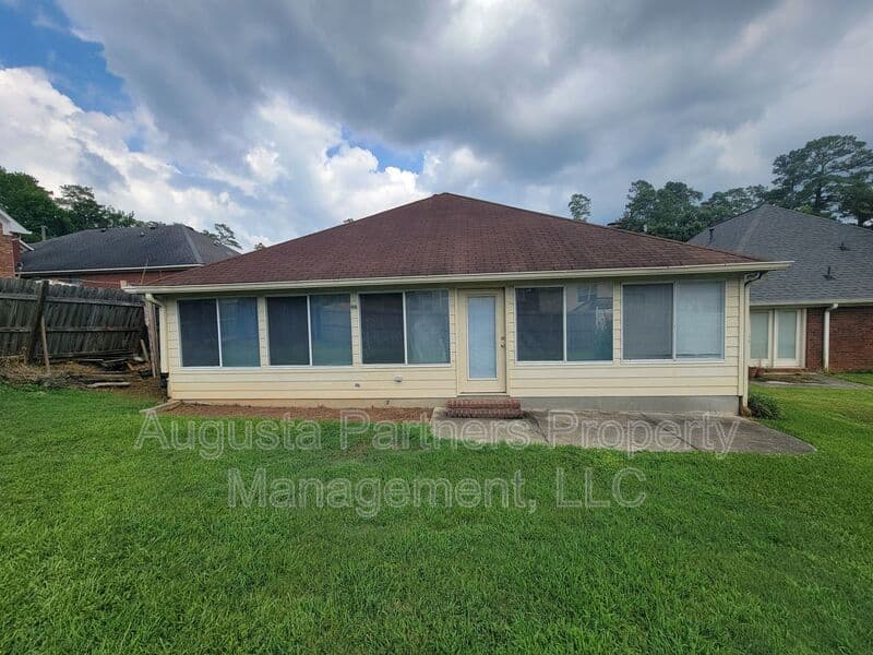 Augusta House: 2910 Pointewest Dr