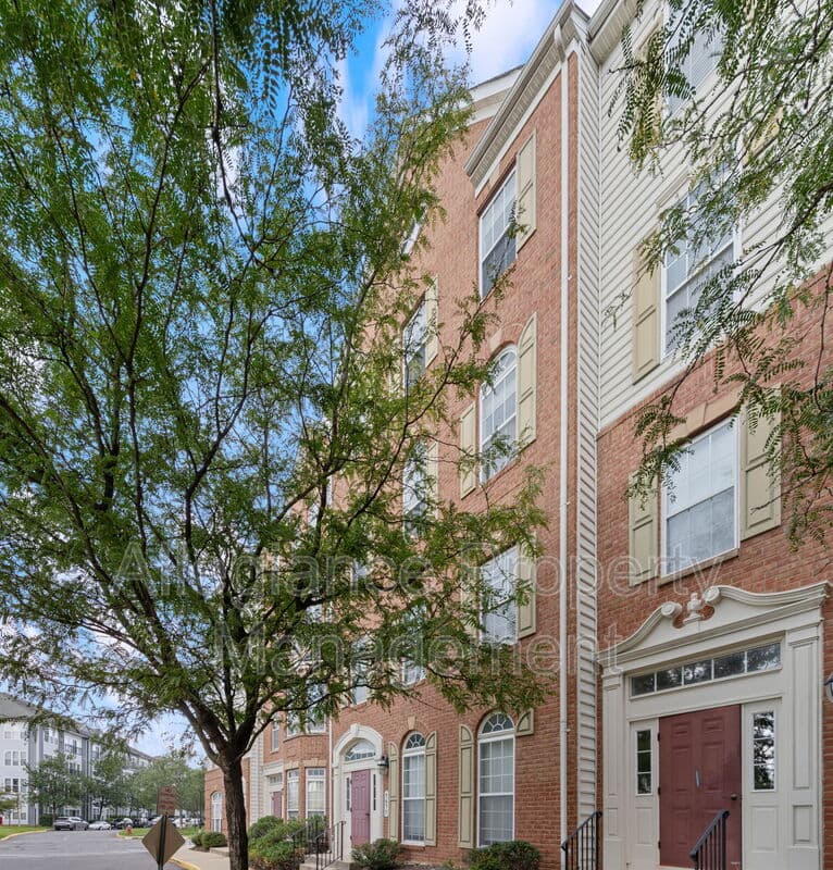Alexandria House: 5675 Harrington Falls Ln