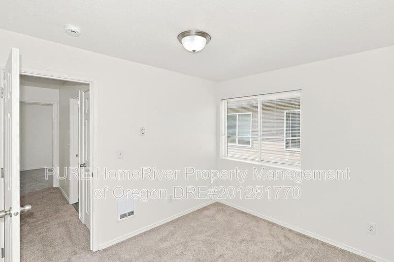 Portland House: 141 NE 147th Ave