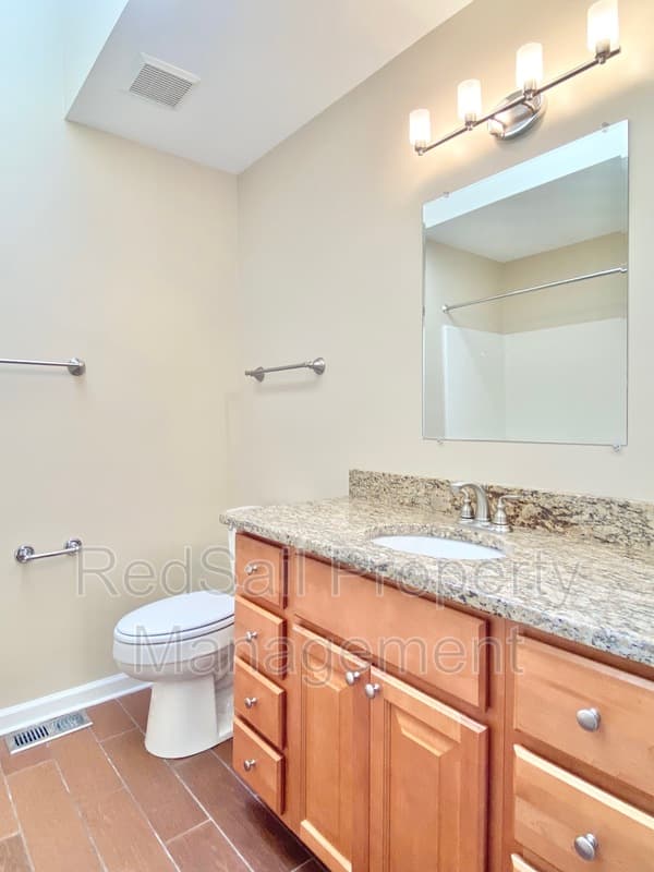 Williamsburg House: 100 Booker T Rd