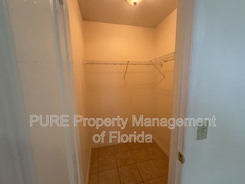 Ocala House: 7455 Midway Terrace