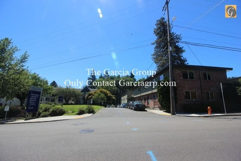 Portland Condo: 908 SW Gaines St