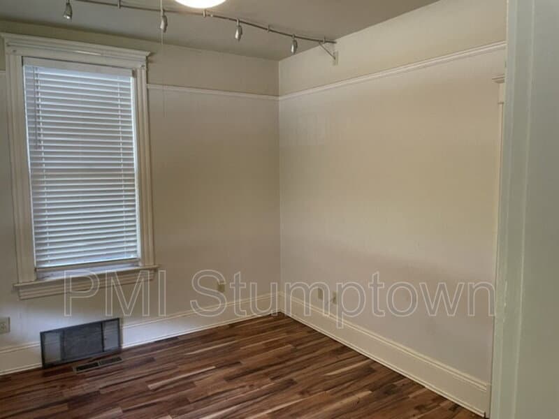 Oregon City House: 601 South McLoughlin Boulevard