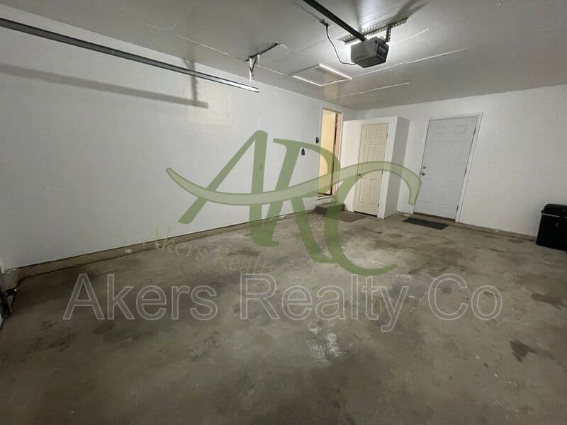 Pueblo House: 2604 Nuckolls Ave