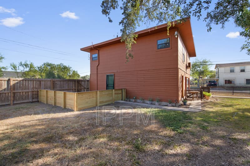 San Benito Condo: 400 Bonham