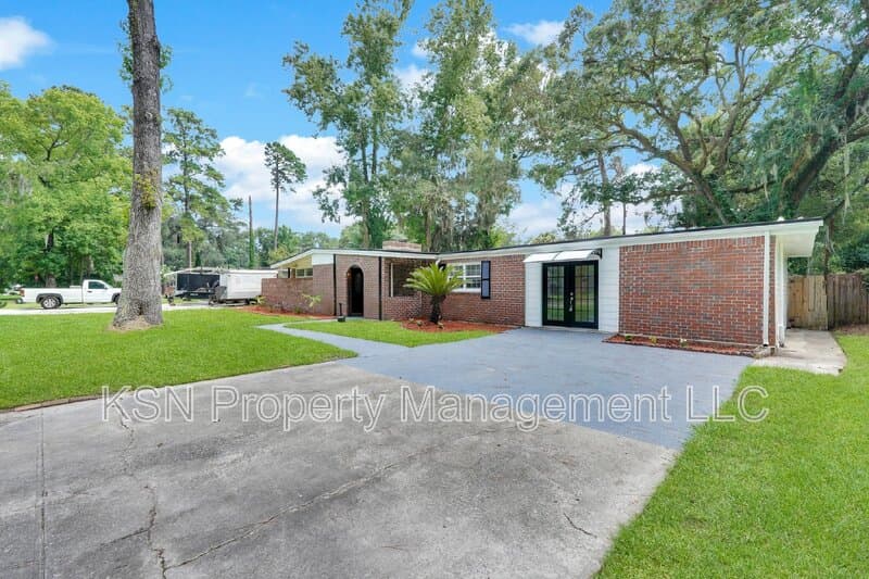 Savannah House: 117 Windsor Road