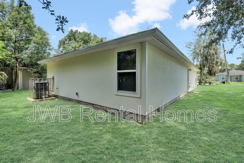 Jacksonville House: 7952 Dekle Ave