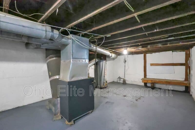 Columbus House: 2545 Sullivant Ave