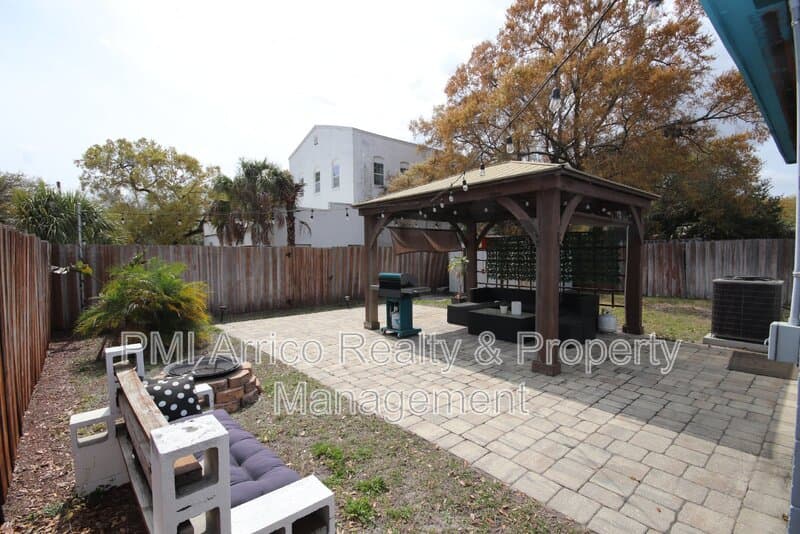 Tampa House: 1918 W Walnut St
