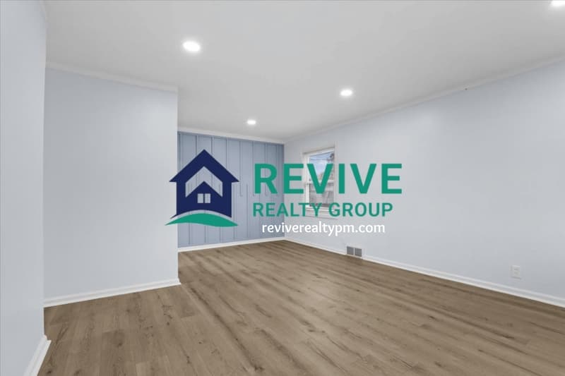 Roseville House: 28059 Floral Street