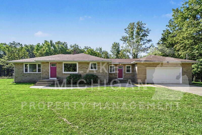 Hudsonville House: 3108 Ottogan Street