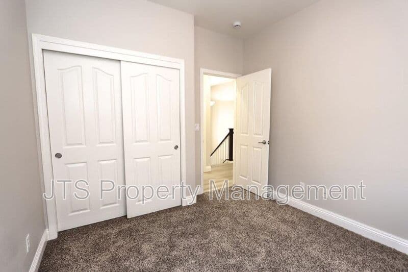 Sacramento House: 5424 Washoe Street