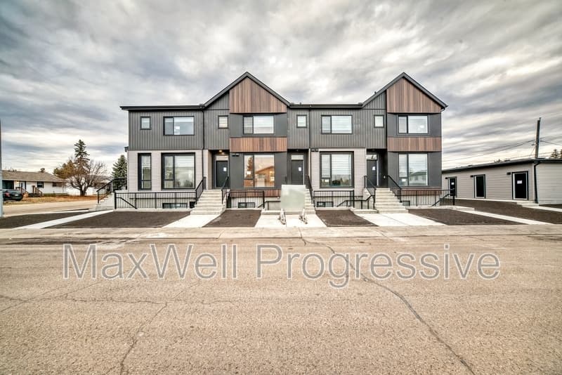 Edmonton Townhome: 15720 103 Ave