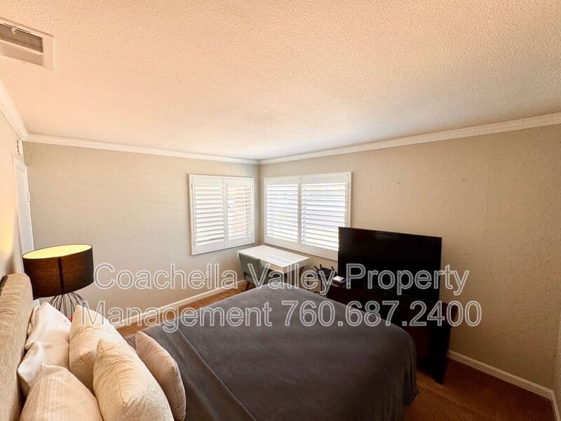 Palm Springs House: 2004 N San Antonio Rd