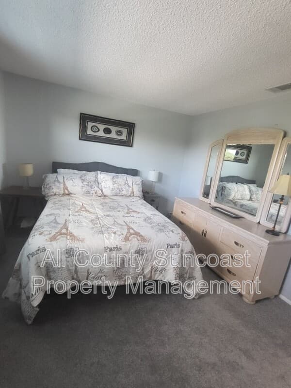 St.Petersburg Condo: 5970 80th St N #407