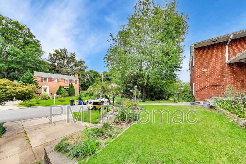 College Park House: 3510 Marlbrough Way