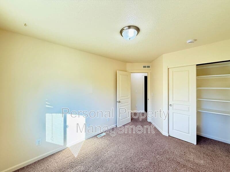 Vancouver House: 137 NW 76th St