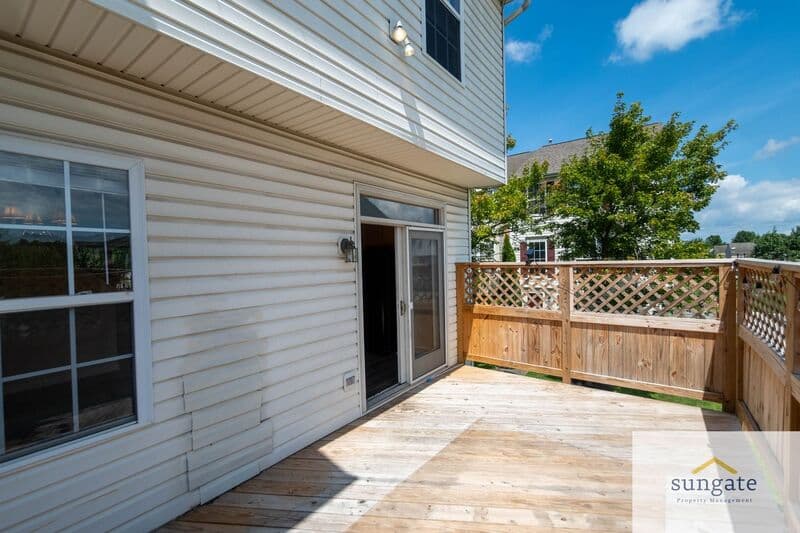 Rosedale Townhome: 11 Hallsdale Ct