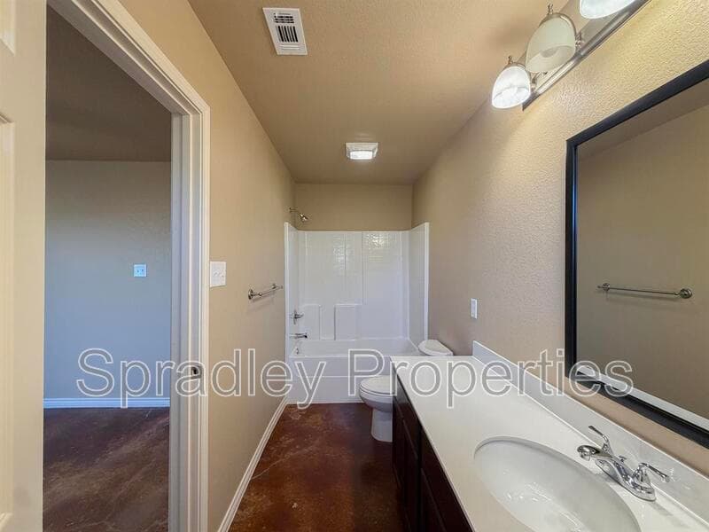 Belton Townhome: 1044B Edwards Dr