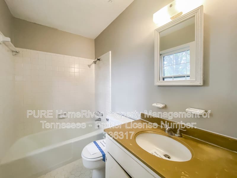 Memphis House: 5654 Chapman Ave