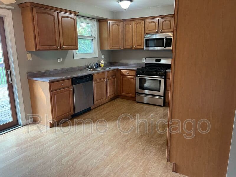 Carol Stream House: 564 Chippewa Trail