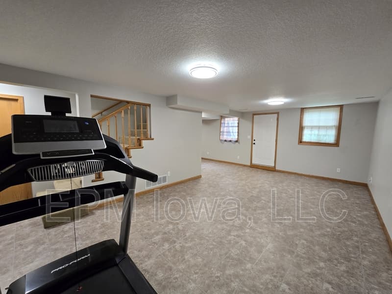 Cedar Falls House: 4710 Donald Drive