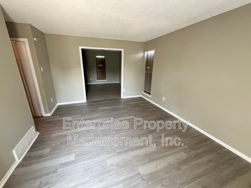 Memphis House: 3898 Votive Dr