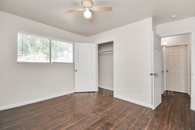 Houston Condo: 4207 Phlox St