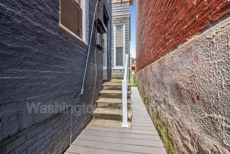 Baltimore House: 206 E 25th St