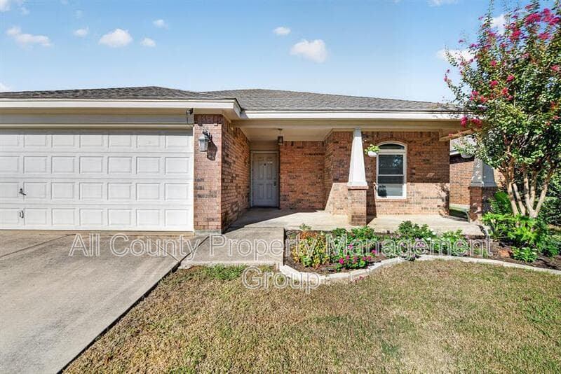 Fort Worth House: 8205 Mule Deer Run
