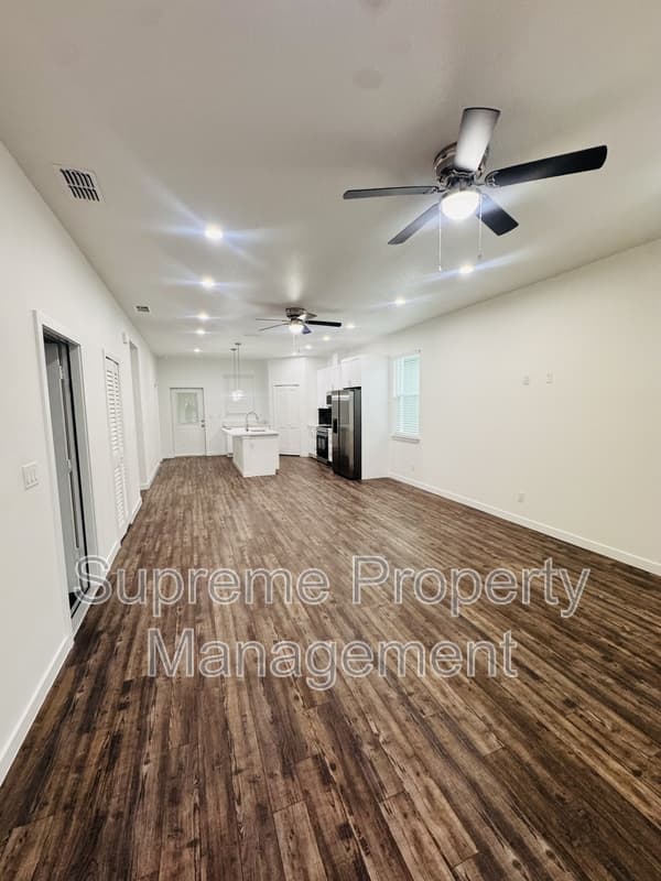New Port Richey House: 6065 Vermont Avenue