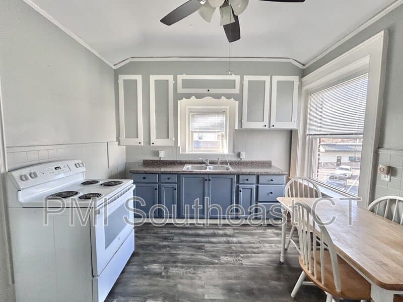 Plainfield Condo: 22 Railroad Ave