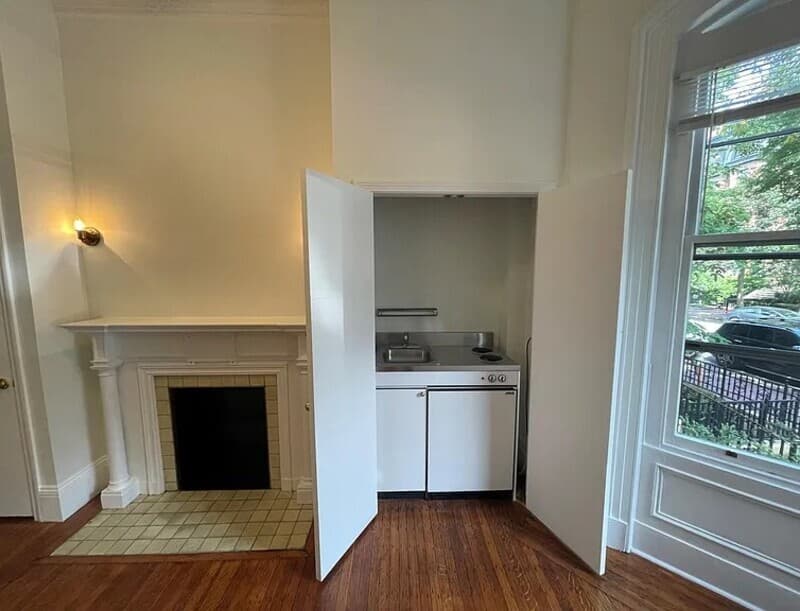 Boston Condo: 130 Marlborough St