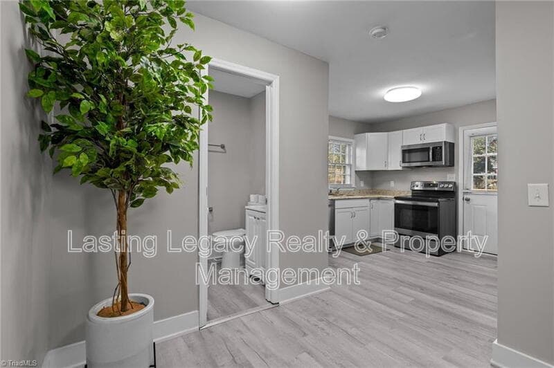 Winston-Salem House: 156 Rosedale Circle