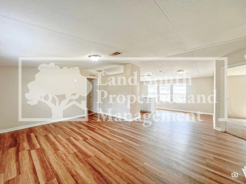 Lakeland House: 3230 J and J Manor Rd