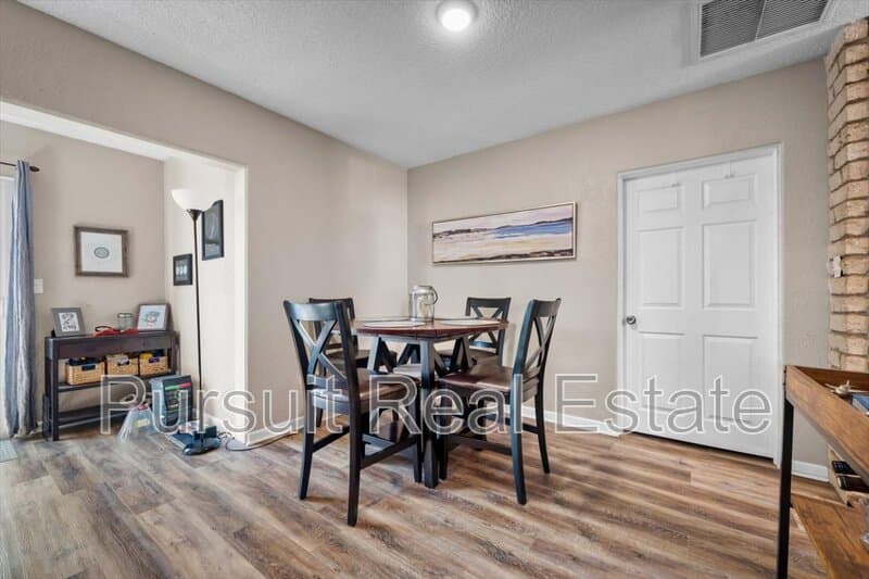Jacksonville House: 2254 Clemson Road