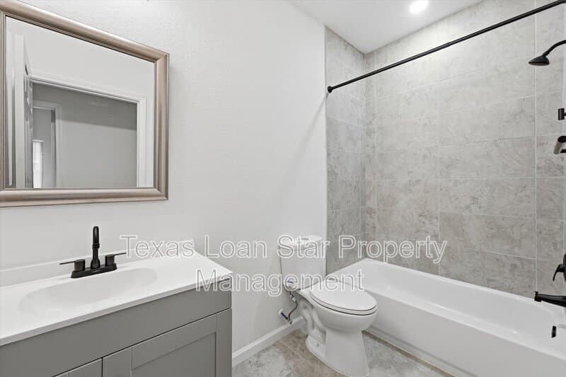 Houston Condo: 319 N Carolina St
