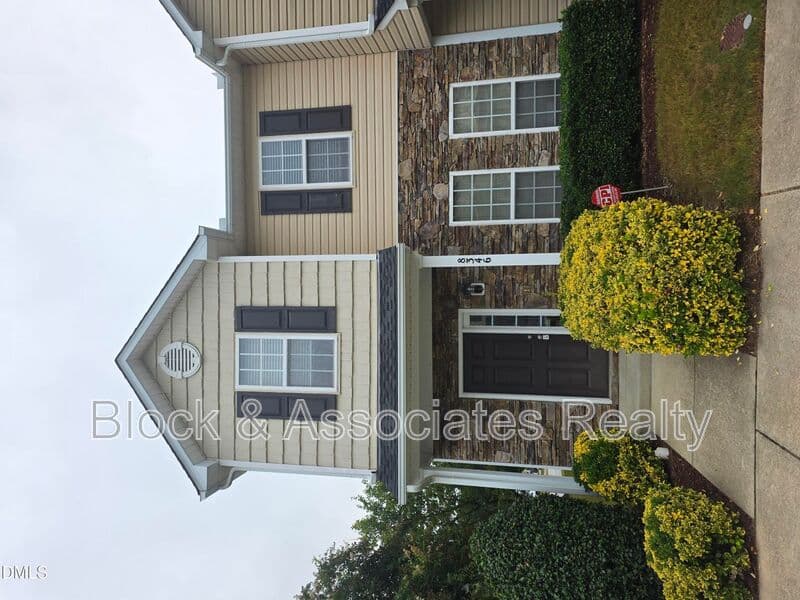 Raleigh House: 8346 Glenwood Springs Ct