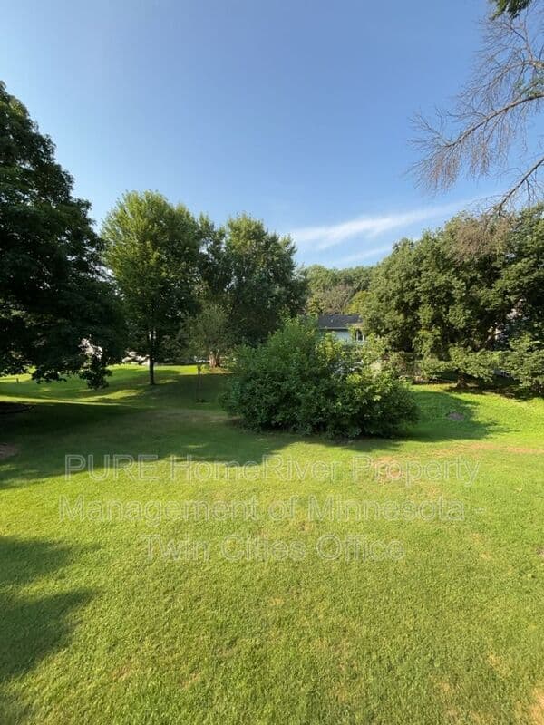 Edina House: 7420 Hyde Park Cir