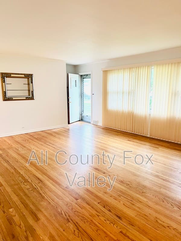Park Ridge House: 239 N Redfield Court