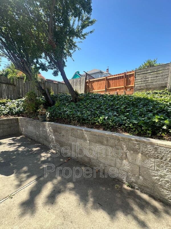 Oakland House: 1945 East 29th Street