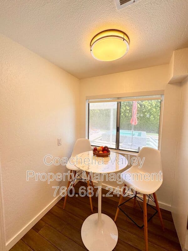 Palm Springs House: 2004 N San Antonio Rd
